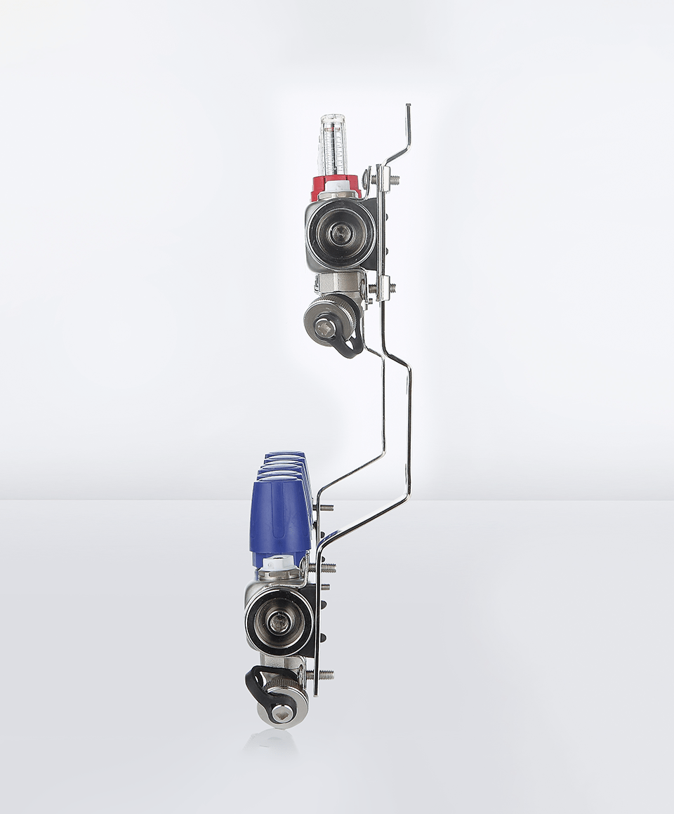 Manifold with flowmeters, air vent and drain valve